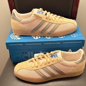 New‎ Men’s Adidas Gazelle Indoor Pro Tan and Gray Casual Sneakers Size 9
